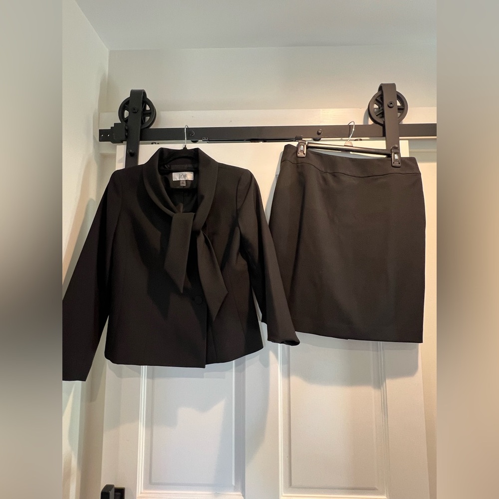 Le Suit Petite Black Blazer and Skirt Set
